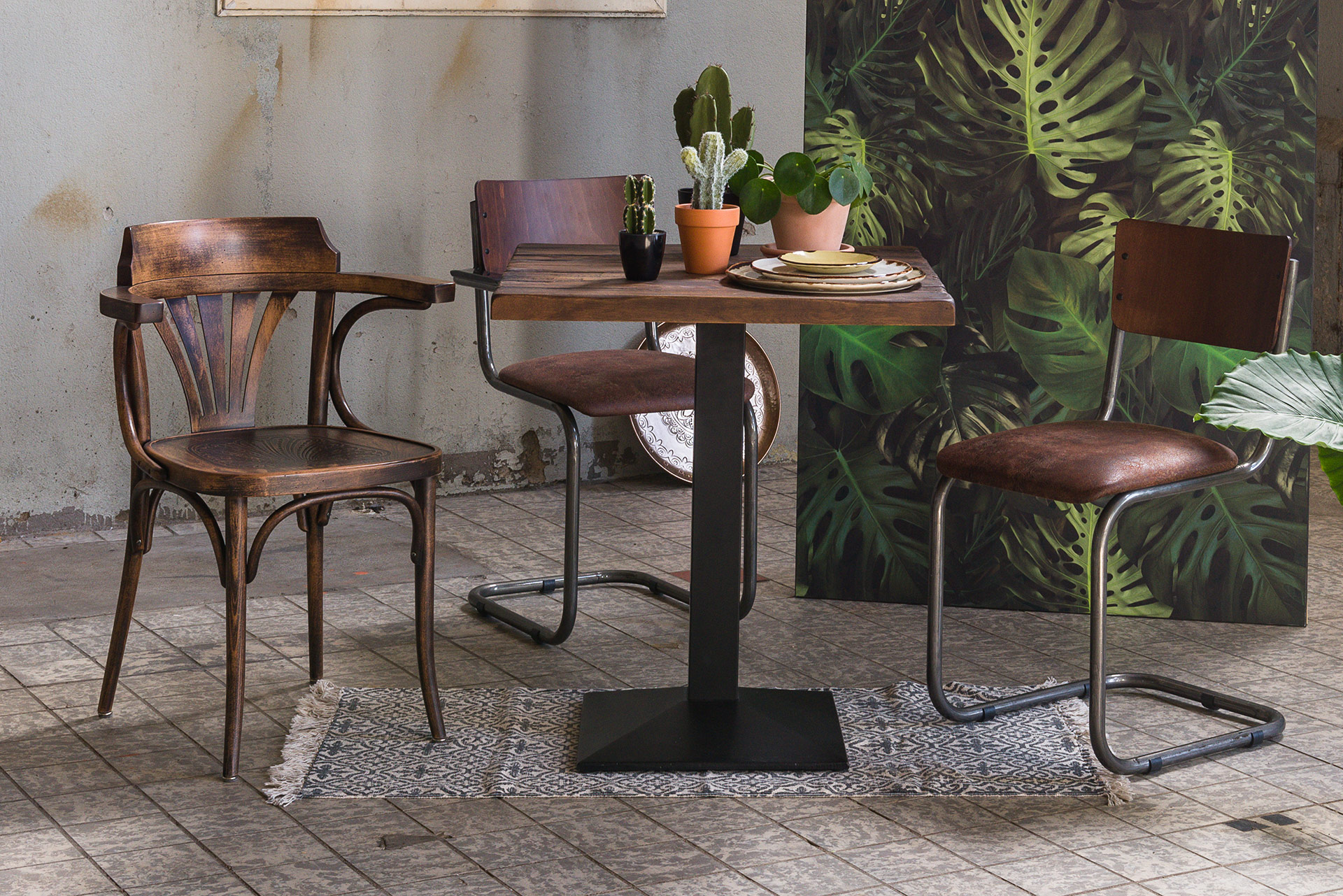 Barhocker und Stühle