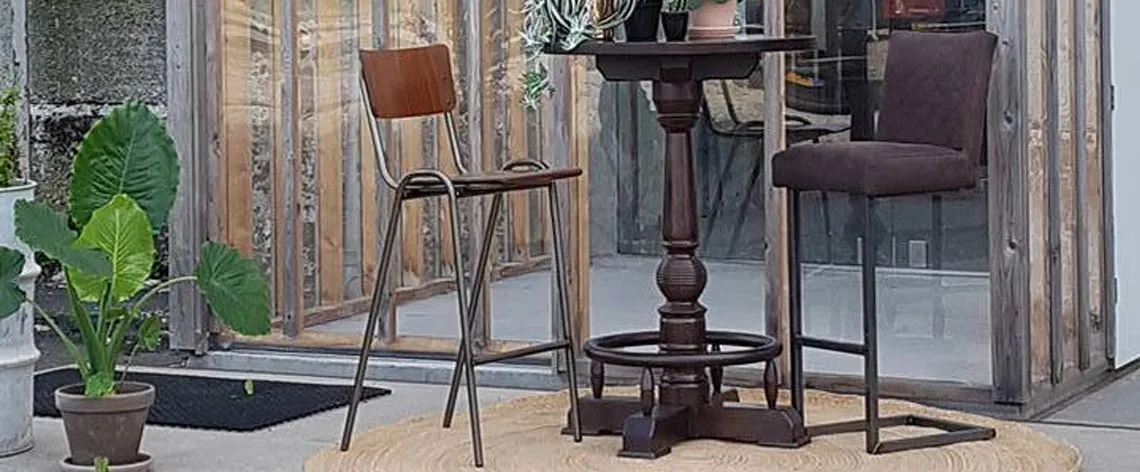 Barhocker mit Lehne